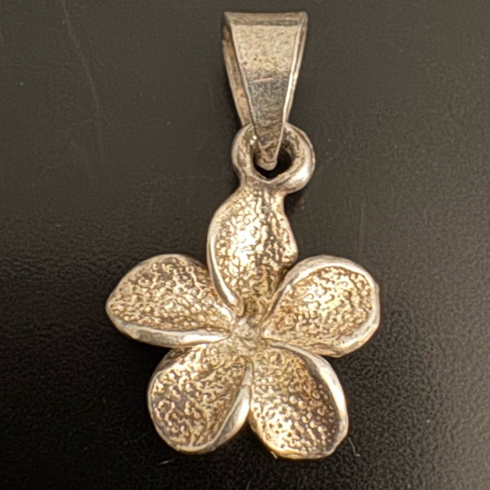 925 Sterling Silver Hawaiian Plumeria Pendant